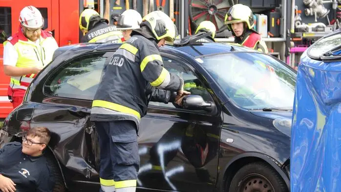 Zahlreiche Besucherinnen und Besucher nutzten die Gelegenheit, beim Tag der offenen Tür der Freiwilligen Feuerwehr Knittelfeld einen Blick hinter die Kulissen zu werfen. 