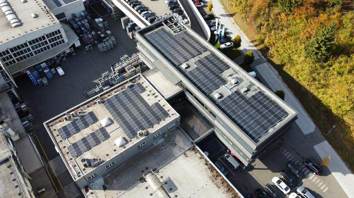 Solaranlagen auf dem Verwaltungsgebäude