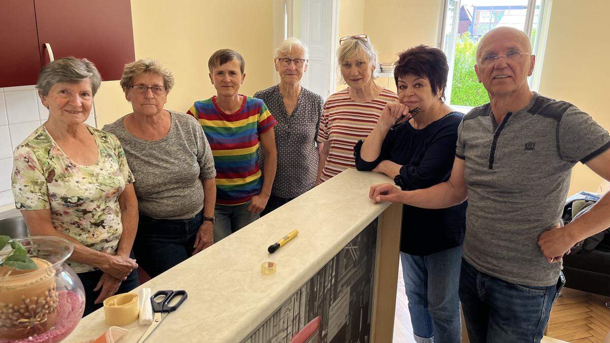 Das Team rund um &quot;'s Plauscherl&quot;: Hermine Schlager (2.v.l.) Annemarie Kaiser (2.v.r.) und Walter Fürholzer