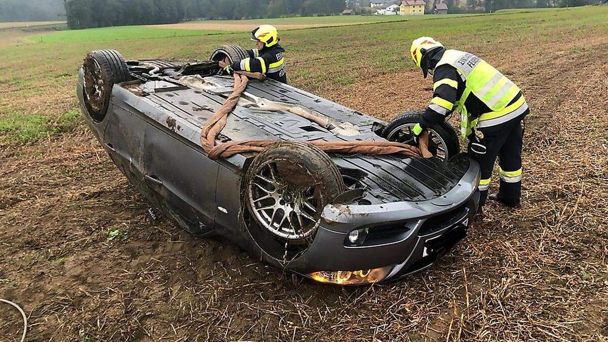 Der Lenker, mit Voitsberger-Kennzeichen, wurde unbestimmten Grades verletzt