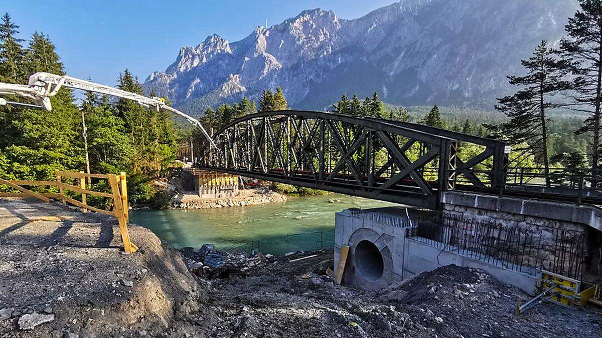 Noch steht sie, die alte Brücke. Doch schon Ende August wird sie ersetzt werden