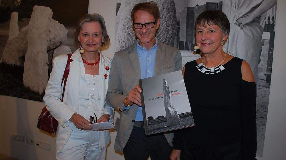 Ulrike Truger, Markus Martschitsch und Lisa Fischer (von re.) bei der Buchpräsentation im Museum Hartber