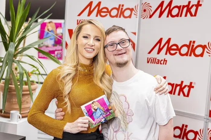 Autogrammstunde Melissa Naschenweng Mediamarkt Villach Jänner 2025