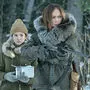 Lucy Paez und Jennifer Lopez als Tochter und Mutter in "The Mother"