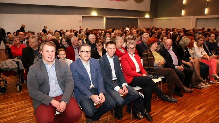 Rund 600 Besucher waren am Samstagabend in die St. Veiter Blumenhalle gepilgert.