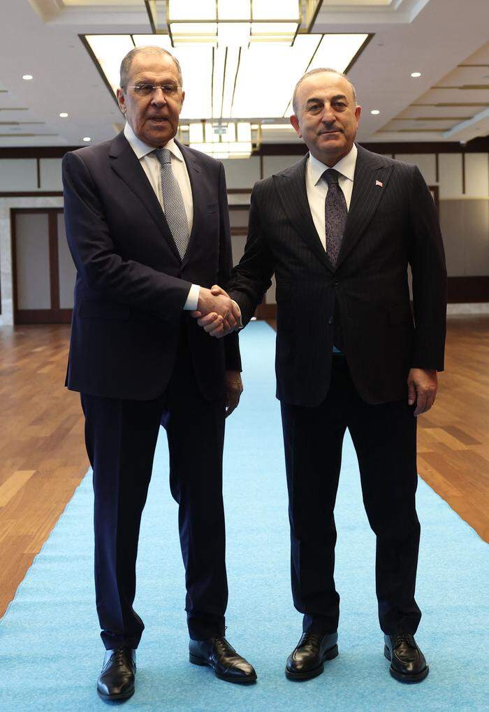 Lawrow und der türkische Außenminister Mevlüt Çavuşoğlu
