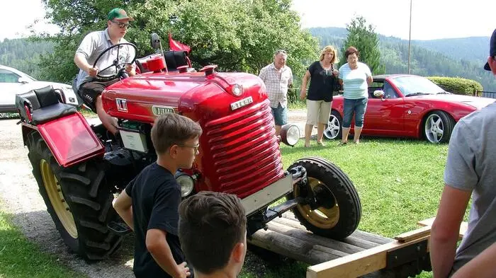 91 Vehikel kamen zum Traktoren-, Oldtimer-, und Geländewagentreffen in Edelschrott.