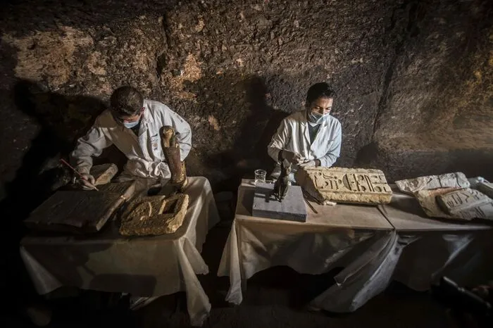 Vier von ihnen stammten demnach aus dem Alten Reich, der ältesten der klassischen Perioden des Alten Ägyptens, und sind somit über 6.000 Jahre alt.