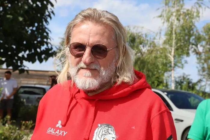 Extremsportler Sepp Resnik zeigte sich von den Autos begeistert. 