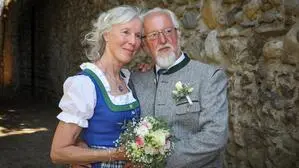 Gemeinsam blicken Elfriede und Karl in die Zukunft