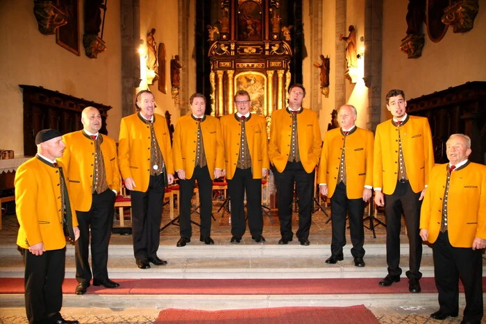Neben dem Veranstalter wirkten weiters die „Vokalsolisten Kärnten“ (Foto)..... 