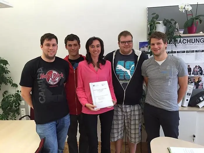 Studenten überreichten die Studie an Stadtamtsdirektorin Silvia Schwarz