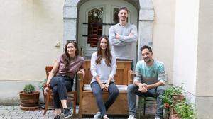 Die vier Hummel-Gründer Jana, Franz, Anna und Simon - hier noch vor dem Umbau des &quot;Capperi!&quot;