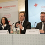 Montagnachmittag wurde die Öffentlichkeit bei einer Pressekonferenz über die neuen Spitalspläne in der Steiermark informiert. Am Bild: ÖGK-Josef Harb, ÖGK-Beatrice Erker, Gesundheitslandesrat Karlheinz Kornhäusl und FPÖ-Klubobmann Marco Triller