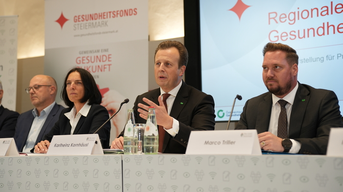 Montagnachmittag wurde die Öffentlichkeit bei einer Pressekonferenz über die neuen Spitalspläne in der Steiermark informiert. Am Bild: ÖGK-Josef Harb, ÖGK-Beatrice Erker, Gesundheitslandesrat Karlheinz Kornhäusl und FPÖ-Klubobmann Marco Triller