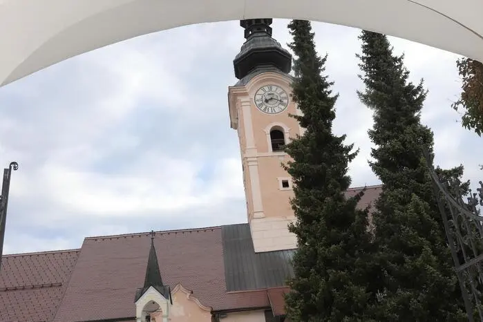Es wurde die Stadtpfarrkirche „Maria im Dorn“ (am Foto), St Ulrich, Wachsenberg Kitzel (1109m), Wachenberg, Powirtschach und die Evangelische Kirche Waiern angesteuert.