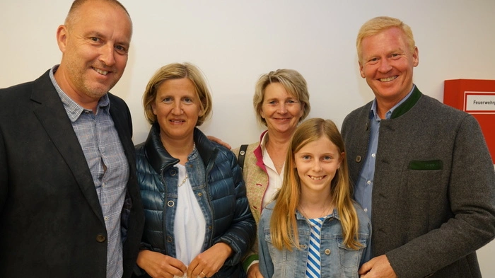 Bürgermeister Christian Genshofer und Vorgänger Johann Oberlerchner mit Familien