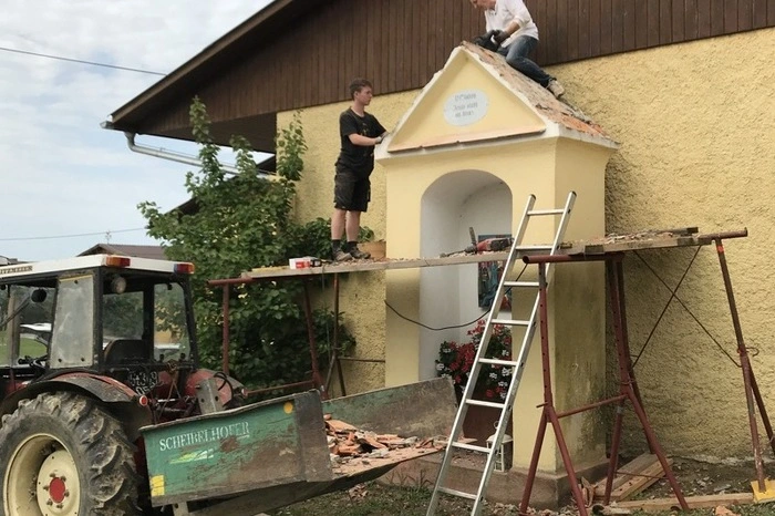 Zwei Stationen mussten gerade aufgerichtet werden.