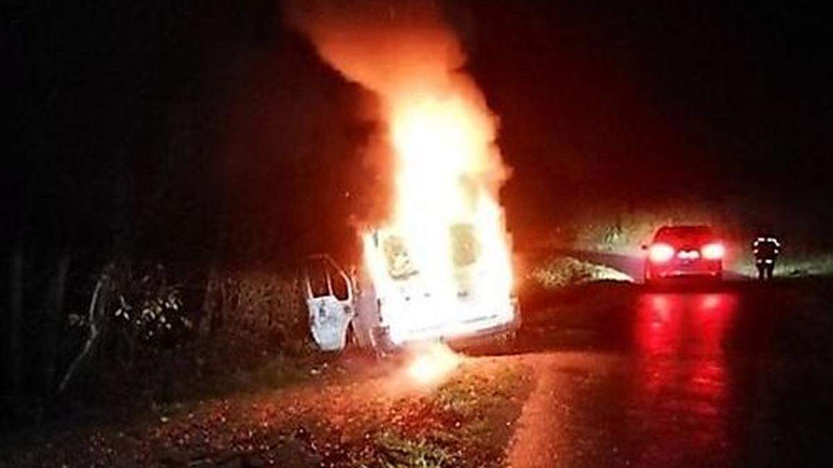 Der Kleinbus brannte aus