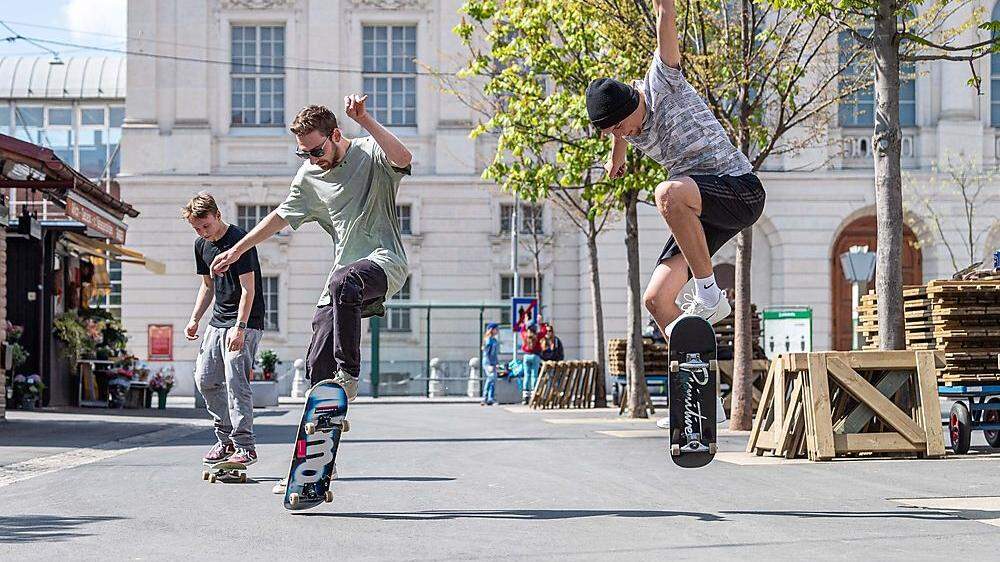 Für Skater hat es sich ausgtrickst auf dem Kaiser-Josef-Platz.
