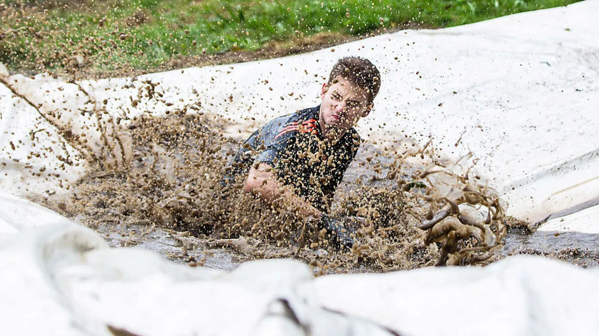Jonas Pregartner rutscht mit Volldampf ins Gatschbecken