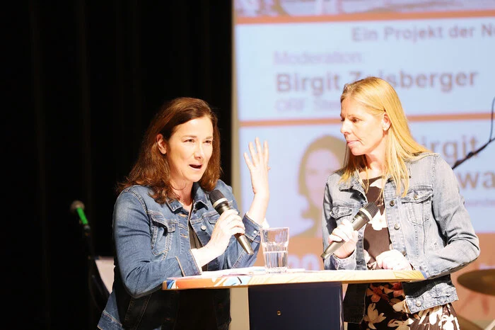 Gemeinsam mit der ORF Korrespondentin in Berlin, Birgit Schwarz, besprach Birgit Zeisberger den unterschiedlichen Umgang mit Geflüchteten in Deutschland und Österreich.