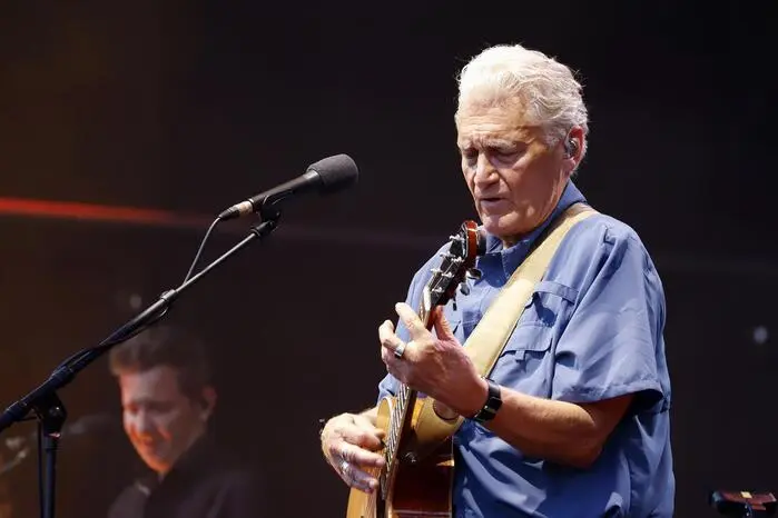 Im Rahmen seiner Jubiläumstournee „45 Jahre Live - Nur ein Wimpernschlag“ präsentierte Fendrich Lieder aus seinem jüngsten Album „Wimpernschlag“.