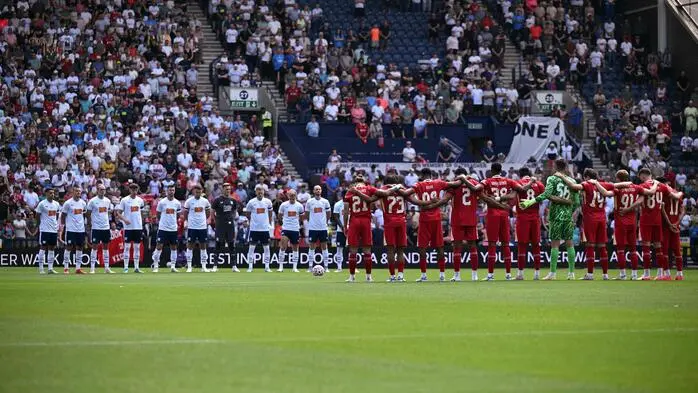 Das Spiel zwischen Preston North End und Liverpool begann mit einer Trauerminute