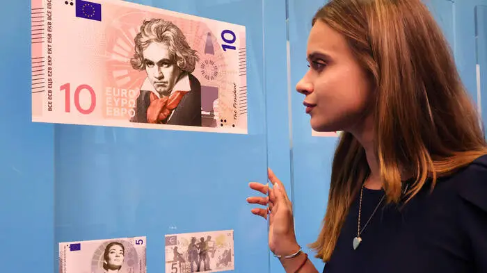 Die EZB hat zehn Entwürfe für die geplante neue Banknotenserie präsentiert