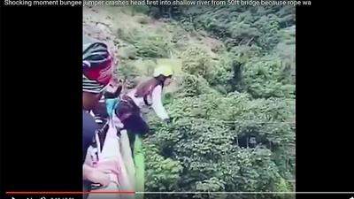 Das Video zeigt, wie eine junge Frau beim Bungee- Jumping ungebremst in einem Fluss landet, das Seil war zu lang