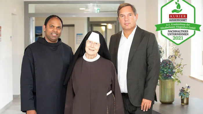 Provinzial Saji Mullankuzhy, Generaloberin Consolata Hassler und Geschäftsführer  Michael Steiner (von links) freuen sich über die Anerkennung 