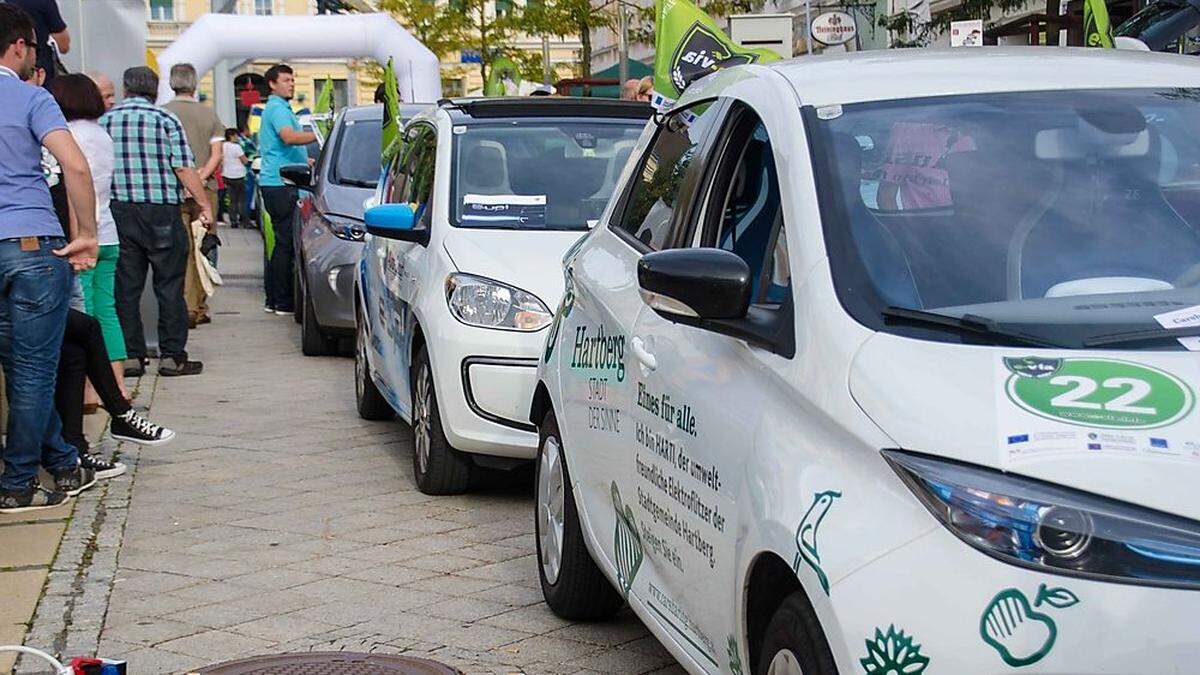 Nur eine von vielen Initiativen zur E-Mobilität in der Region ist die        e-via-Rallye, ein Schaulaufen der aktuellen E-Autos