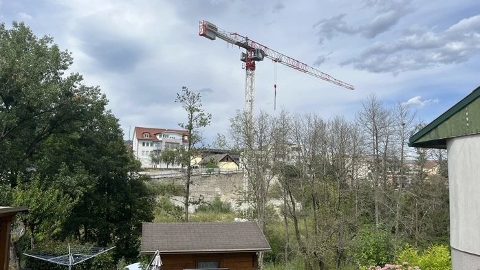 Der Kran vom Fliederweg in Völkermarkt aus in Richtung Norden fotografiert
