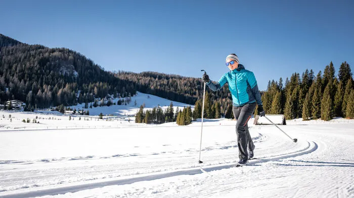 1. Flattnitz Langlaufen. Die Flattnitz liegt auf 1860 Metern und präsentiert sich als Dorado für Schneeschuhwanderungen und Langlauftouren. Allein die Panoramaloipe ist zehn Kilometer lang. So nebenbei kann man natürlich auch Skifahren.