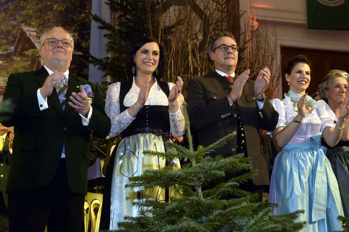 Die gebürtige Kärntnerin outete sich zwar als Nicht-Jägerin, hieß in ihrer Eröffnungsrede aber gerade diese Gruppe besonders herzlich willkommen.
