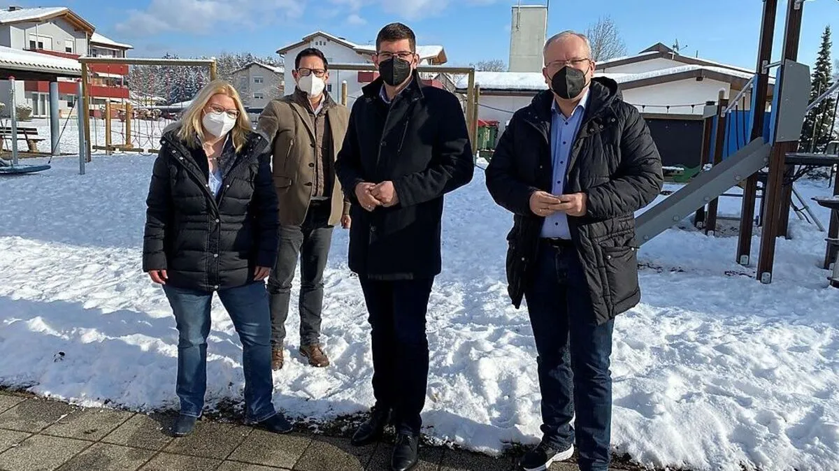 von links nach rechts: Katrin Hajek (Finanzverwaltung), Bürgermeister Arnold Marbek, Landesrat Martin Gruber und Vizebürgermeister Otto Sucher