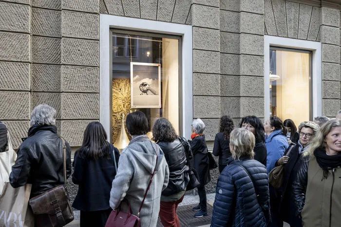 Eröffnet wurde die Veranstaltung mit einem Rundgang - ab sofort kann jeder bei einem Stadtbummel nach Lust und Laune jene 66 Geschäfte und Lokale im Grazer Zentrum ansteuern, die Fotos in ihren Auslagen ausstellen.