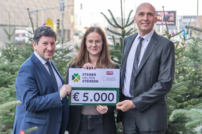Gerald Stoiser und Wolfgang Jandrisovits vom Thermenhotel Stoiser spenden 5000 Euro