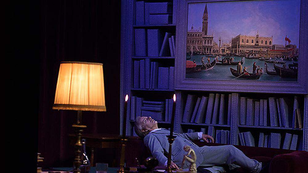 Szenenbild aus Benjamin Brittens Oper: Hans Schöpflin als Gustav von Aschenbach