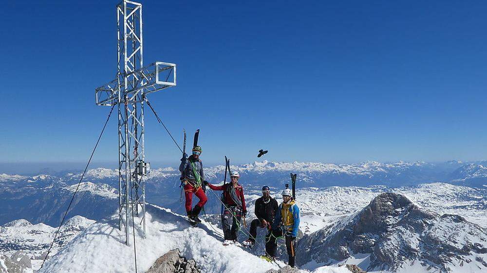 Marlies Czerny und Andreas Lattner klettern in Begleitung von Bergführer Heli Rettensteiner die legendäre „Steiner-Route“