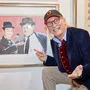 Komiker unter sich: Otto Waalkes vor einem von ihm gemalten Bild von "Dick & Doof"