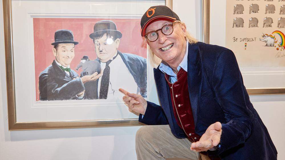 Komiker unter sich: Otto Waalkes vor einem von ihm gemalten Bild von &quot;Dick & Doof&quot;