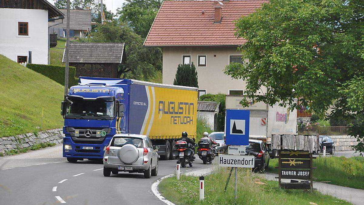 Drautaler Politiker protestieren für einen raschen Ausbau der B 100