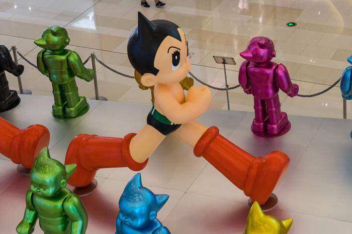 Die Boots des Künstlerkollektivs erinnern an die Comicfigur Astro Boy 
