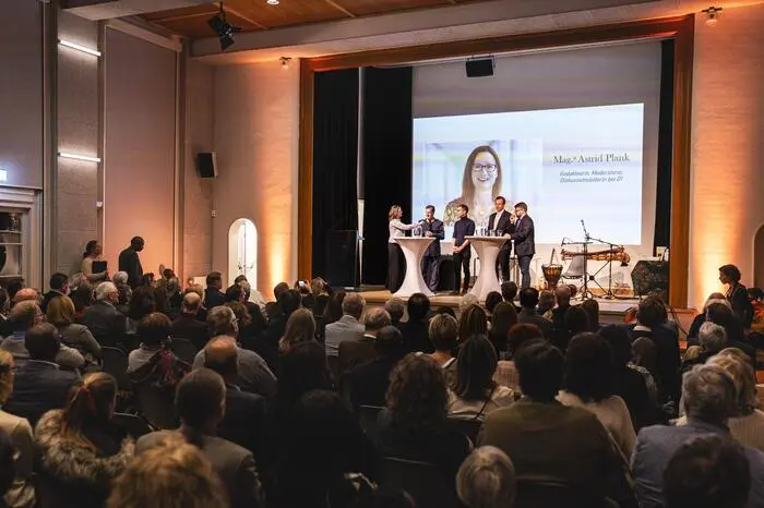 Ö1-Journalistin Astrid Plank hatte die Moderation übernommen.