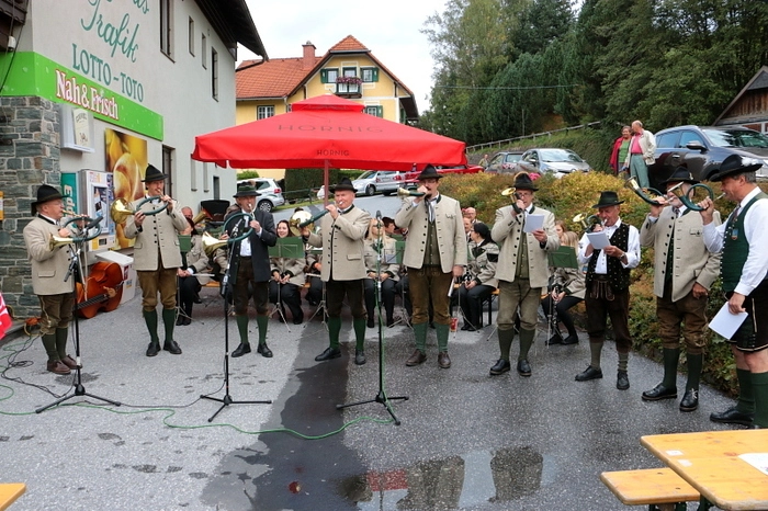 Beim Frühschoppen am Sonntag präsentierten sich einheimische Musik- und Tanzgruppen, darunter der „Lipizzanerheimat Klang“, das „Stubalm Duo“ und die „Weststeirer“.