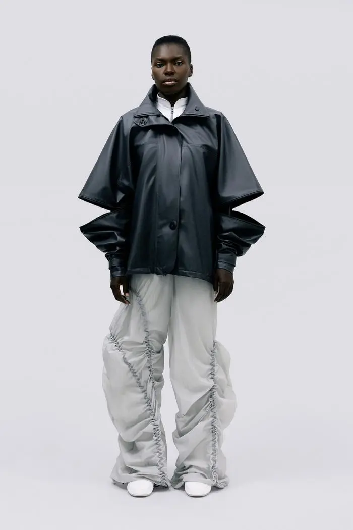 Aus Autoplanen und Werbebannern wurde eine Kollektion