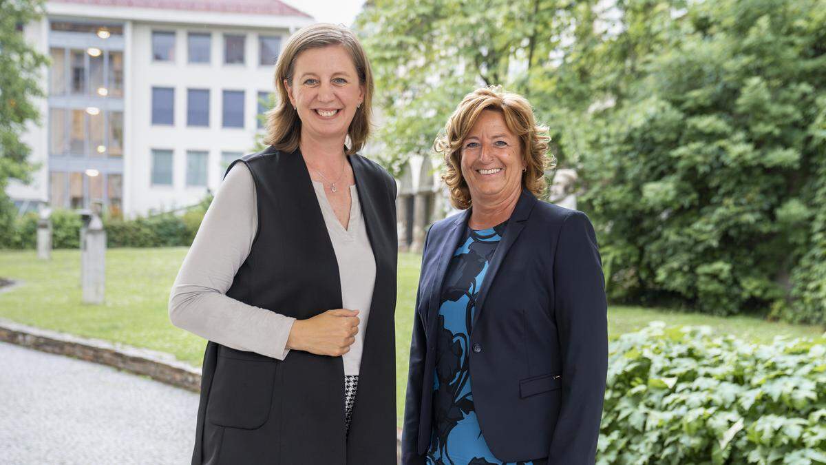 Wirtschaftslandesrätin Barbara Eibinger-Miedl mit der künftigen Geschäftsführerin des ACstyria Christa Zengerer