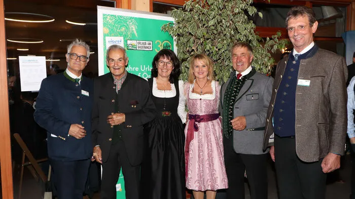 Am Foto von Links: Hans Embacher (Geschäftsführer Bundesverband Österreich), Franz Unterguggenberger (1. Altobmann), Karin Schabus (Obfrau Kärnten), Edith Sabath-Kerschbaumer (Geschäftsführin Kärnten), Hubert Rainer (2. Alt-Obmann) und Johann Hörtnagl (Obmann Bundesverband Österreich).