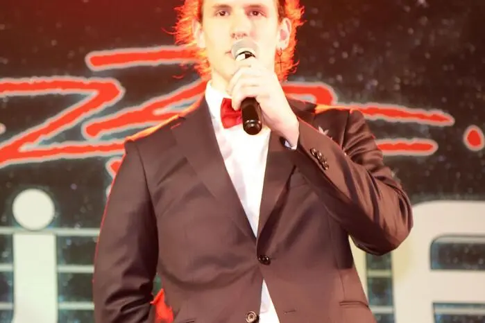 Bei der Begrüßung Fabio Allmayer ( HTL-Sprecher).